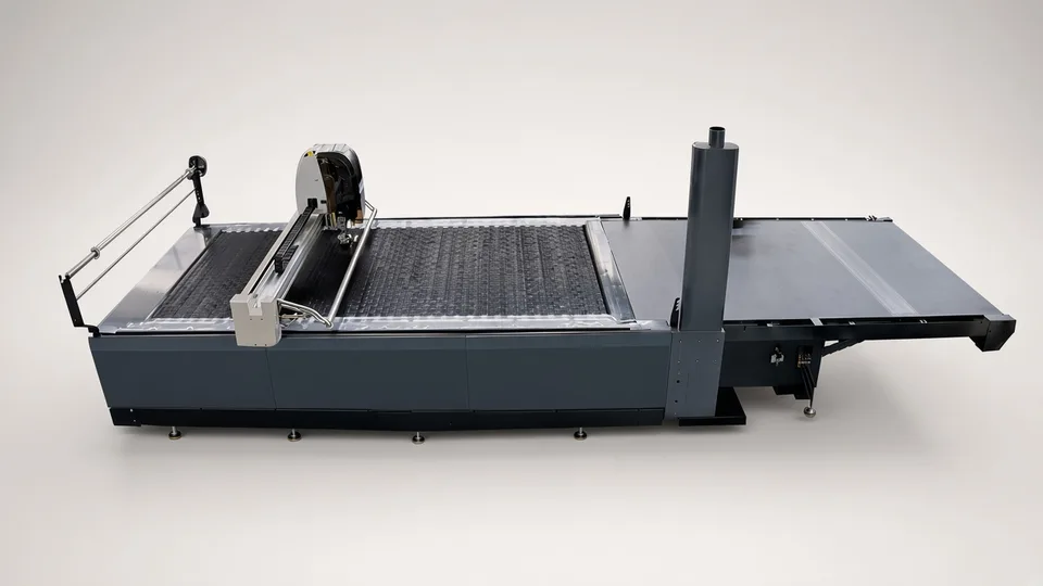 Automatic fabric cutting machine